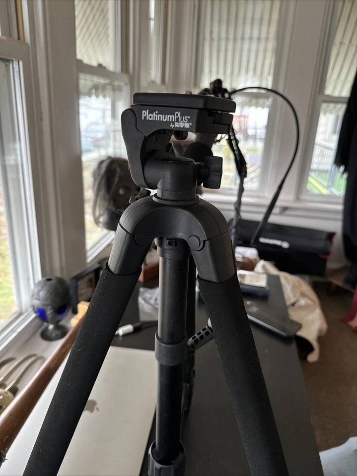 SUNPAK PLATINUMPLUS ULTRA 7000TM 70" HEAVY DUTY TRIPOD No Adapters - Image 4 of 4