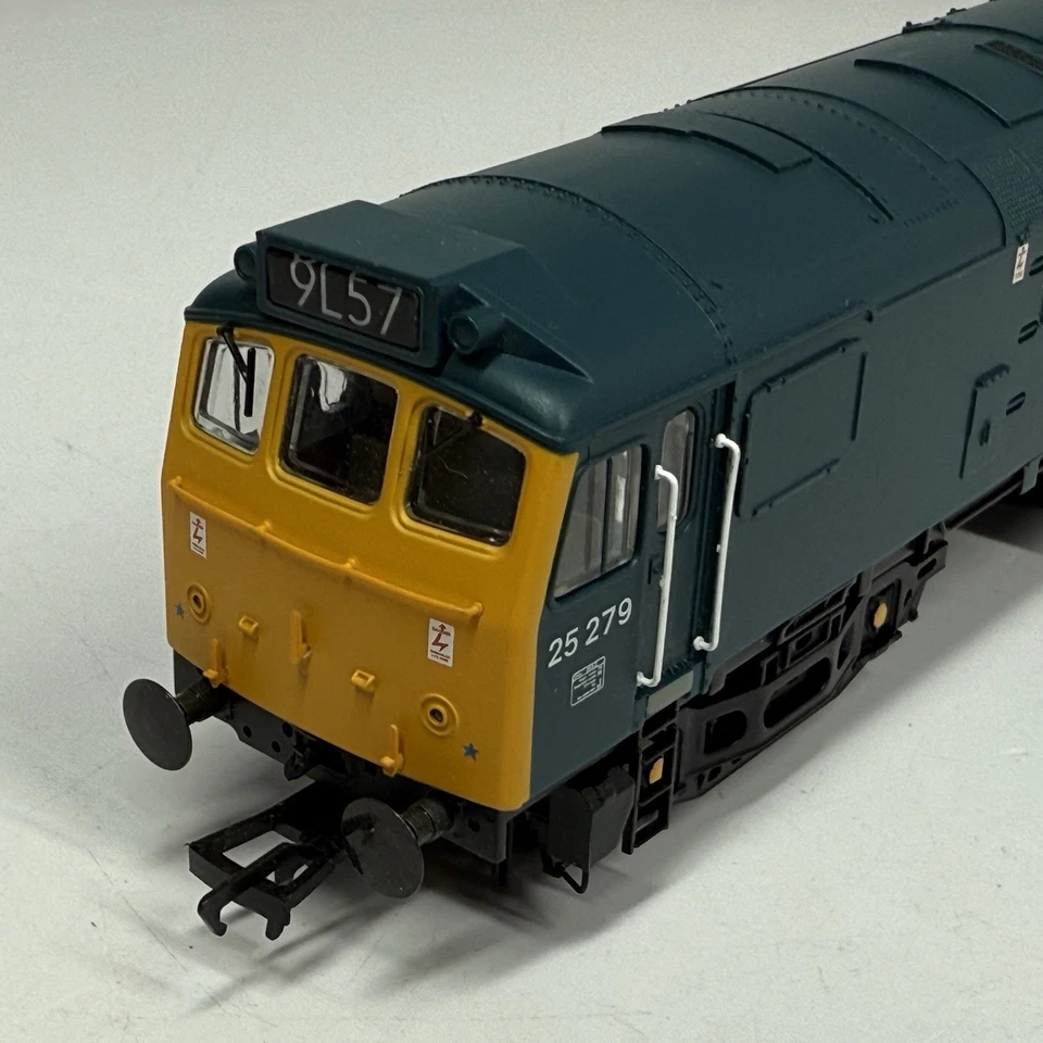 OO Scale Branch Line 32-401 Class 25/3 Diesel Locomotive BR Blue 25 279 - Image 3 of 4