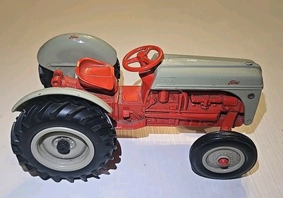 1/16 Scale Ertl Collectibles Precision Classics 1952 Ford 8N