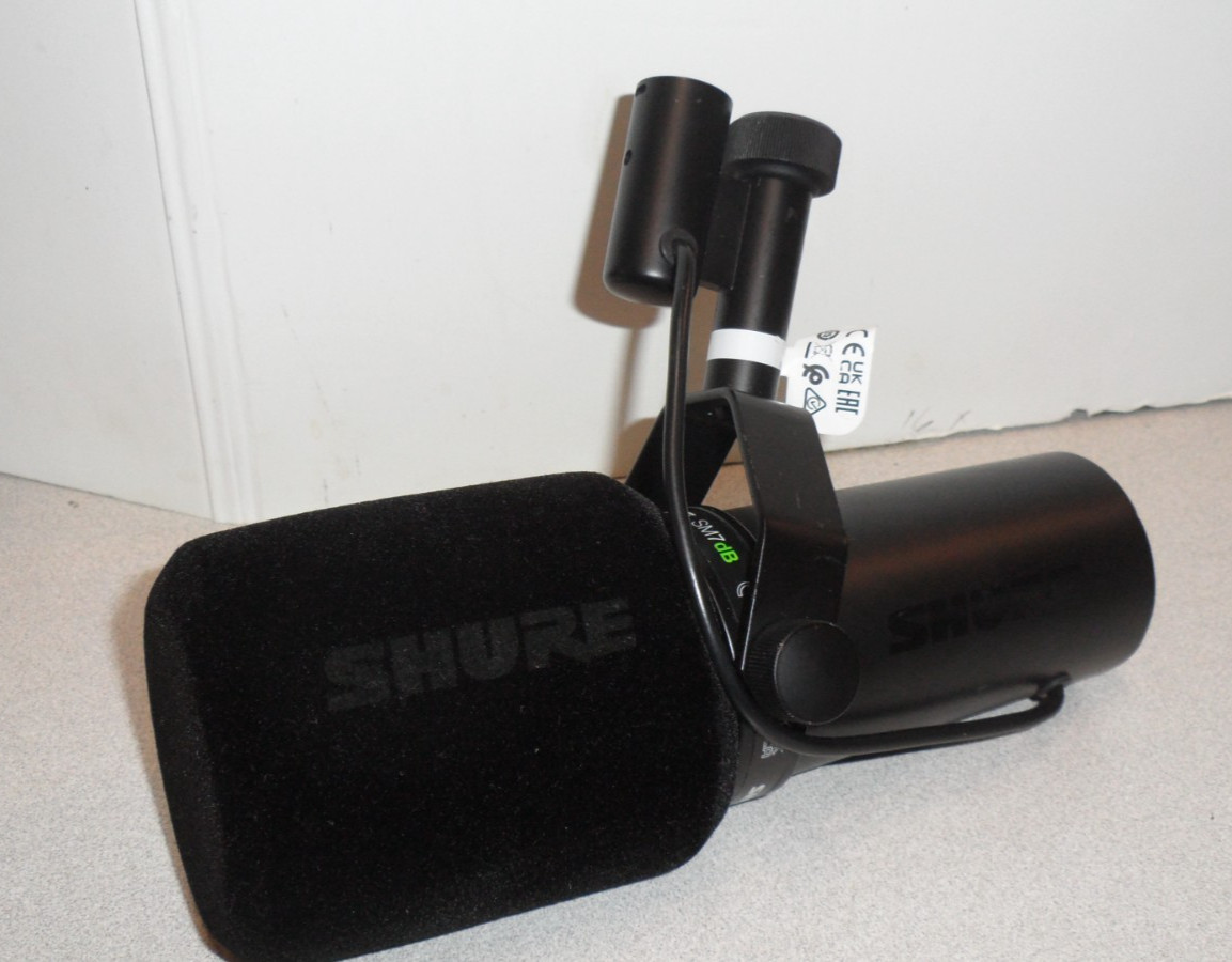 Shure SM7dB XLR Cardioid Dynamic Microphone AS-IS