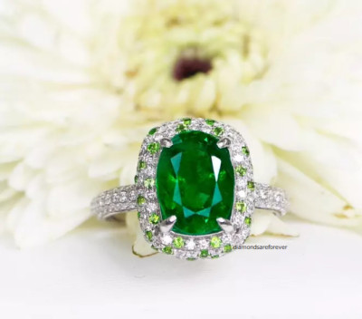 Lab-Created Vivid Green 2.43CT Emerald & White 0.58CT Diamonds Unique Women Ring