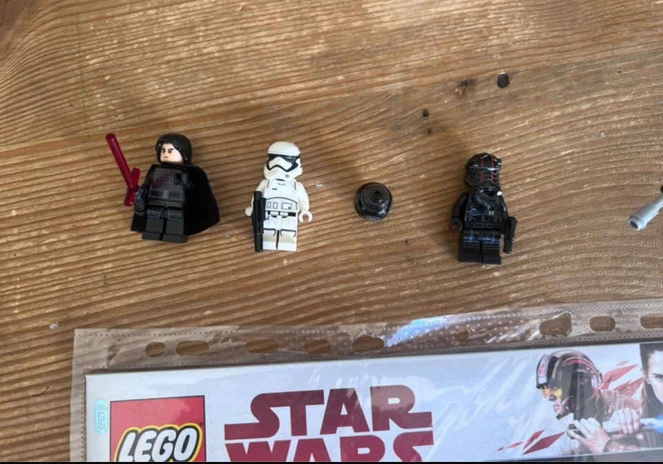 LEGO Star Wars 75179 Kylo Ren's TIE Fighter, photo 2 sur 4