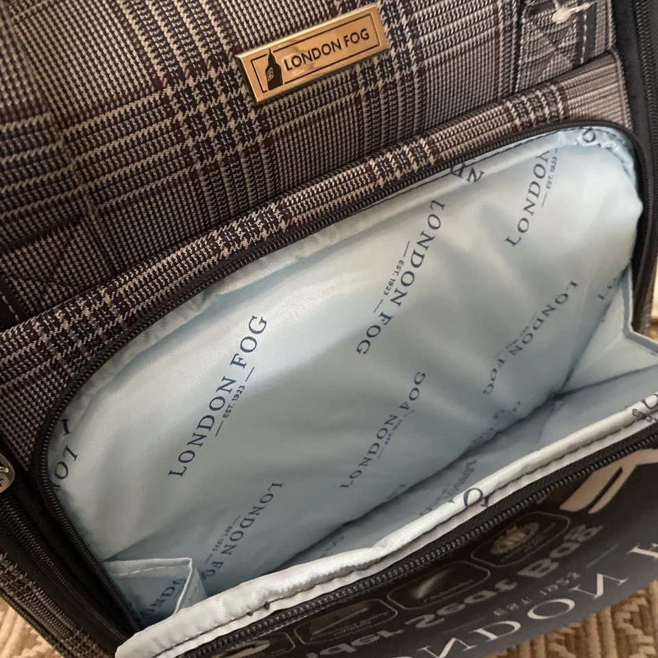 London Fog Devonshire 15 Inch Rolling Under Seat Suitcase Dartmouth 2630 - Image 4 of 4