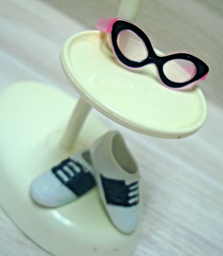 Vtg Barbie 80s 90s BOBBY SOX Tennis SHOES & CATEYE GLASSES fits FRANCIE Set #7