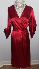 Woman  s Robe 12/14 Glossy Long Red SHINY SATIN Duster Black lace trim Large Vtg