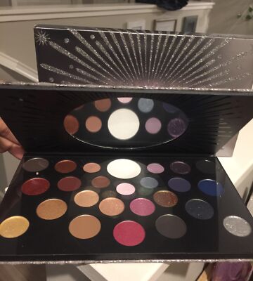 MAC Frosted Firework ''Grand Spectacle Eyeshadow Palette'' (25 shades). Brand New