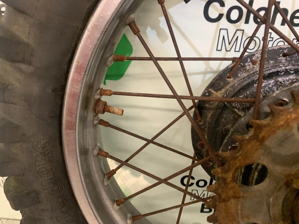 YAMAHA TT250 TT 250 RUEDA TRASERA AÑO 1980-1982 (STOCK 944) Foto 4 de 4