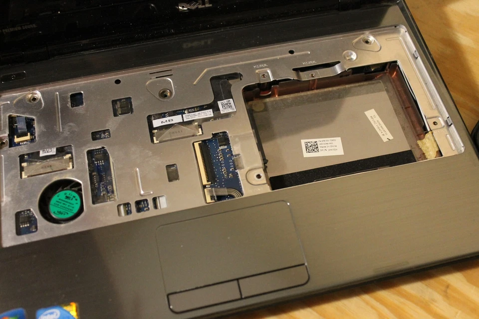 Lot of 3 Dell Mini Netbooks Laptops 2x (P07T) 1x (P09T) For Parts - Image 4 of 4