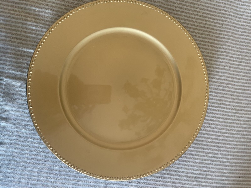 6 BRAND NEW RIM GOLD DINNING CHARGERS