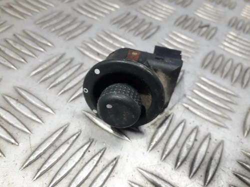 Renault Scenic 1998 Wing mirror control switch (Exterior Mirror Sw #498718-33