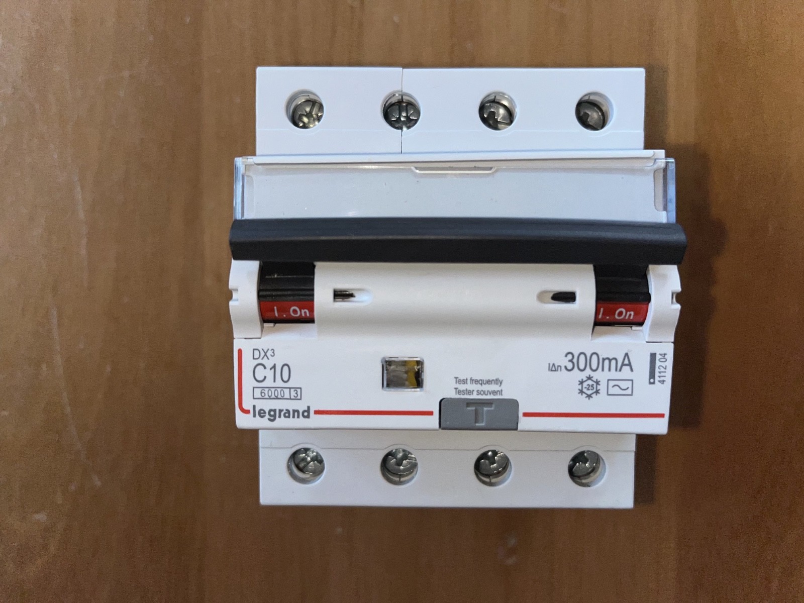Disjoncteur différentiel Legrand 411204 courbe C pour sécuriser les circuits de climatisation