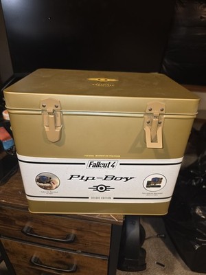 ThinkGeek Fallout 4 Pip-Boy Deluxe Edition Collector Tin Case w/ Instructions