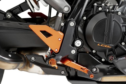 Puig Orange Heel Plates KTM 990 Duke 2024-2025 - Picture 4 of 4