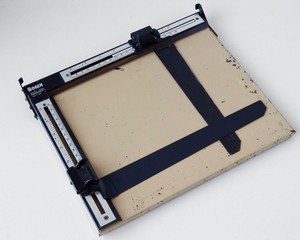 8 x 10" Bogen Metal 2 Blade Easel w/Adjustable Margins - READ