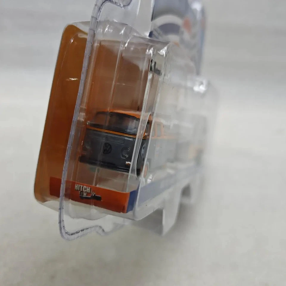 GreenLight 1:64 1968T2 And 2016 Trailer # 30Gulf Oil 51114-C Clearcoat Alloy Car - Image 2 of 4