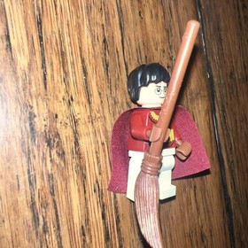 LEGO Harry Potter Minifigure Dark Red Quidditch Outfit with Broom 4737 Genuine
