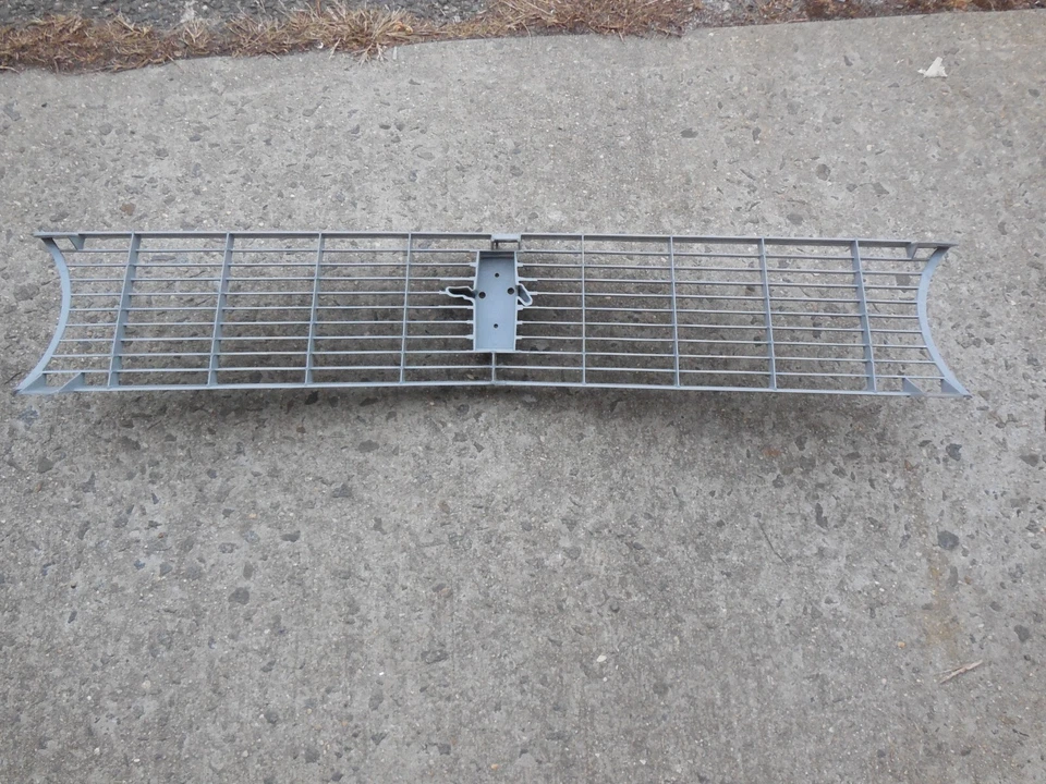 Parrilla Ford Mustang 1970 sin máquina estándar D0ZZ-8200-A nuevo de lote Foto 4 de 4