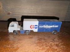 Bachmann Ho Scale North American Van Lines Semi-truck Moving No. 1 Bachmann Ho Scale North American Van Lines Semi-truck Moving No. 1