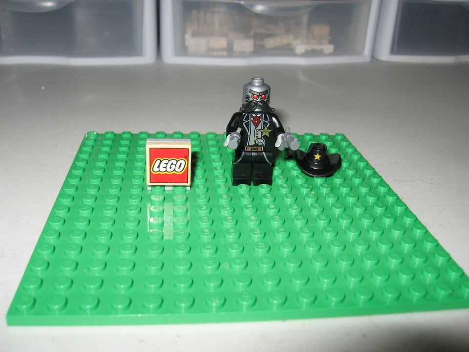 LEGO MINIFIGURE RETIRED THE LEGO MOVIE SHERIFF NOT A ROBOT FROM 2014 - Image 3 of 4