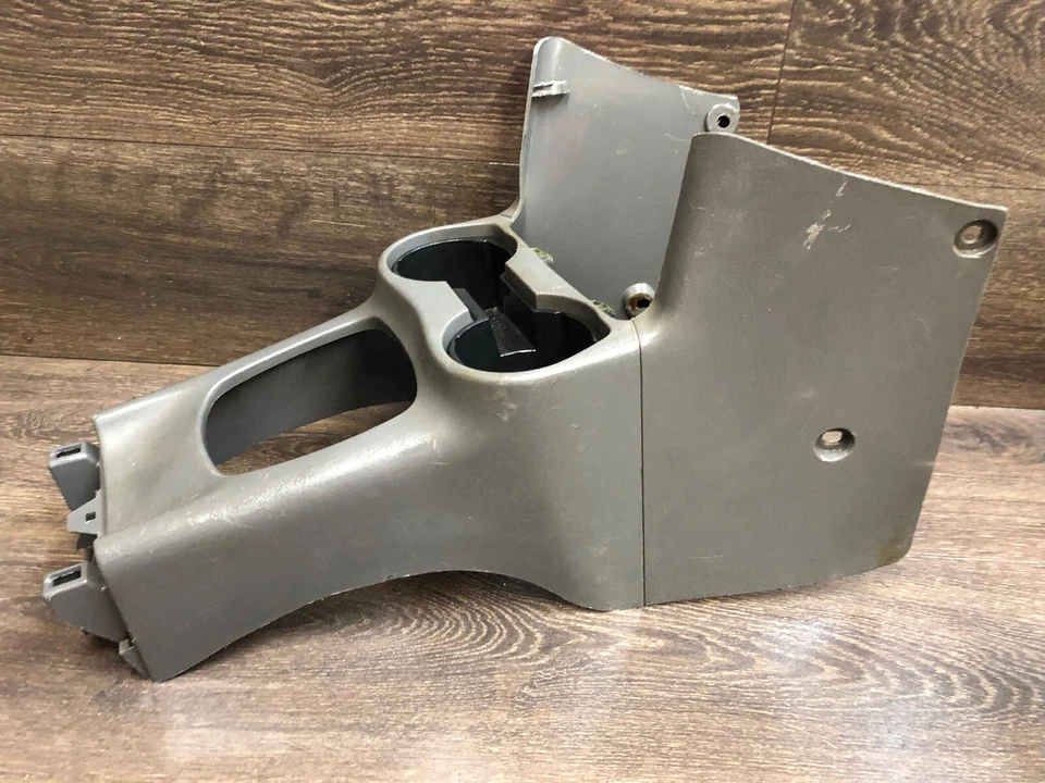 Ford Escort, Mercury Tracer 4 puertas: 1998, 1999, consola gris con portavasos Foto 4 de 4