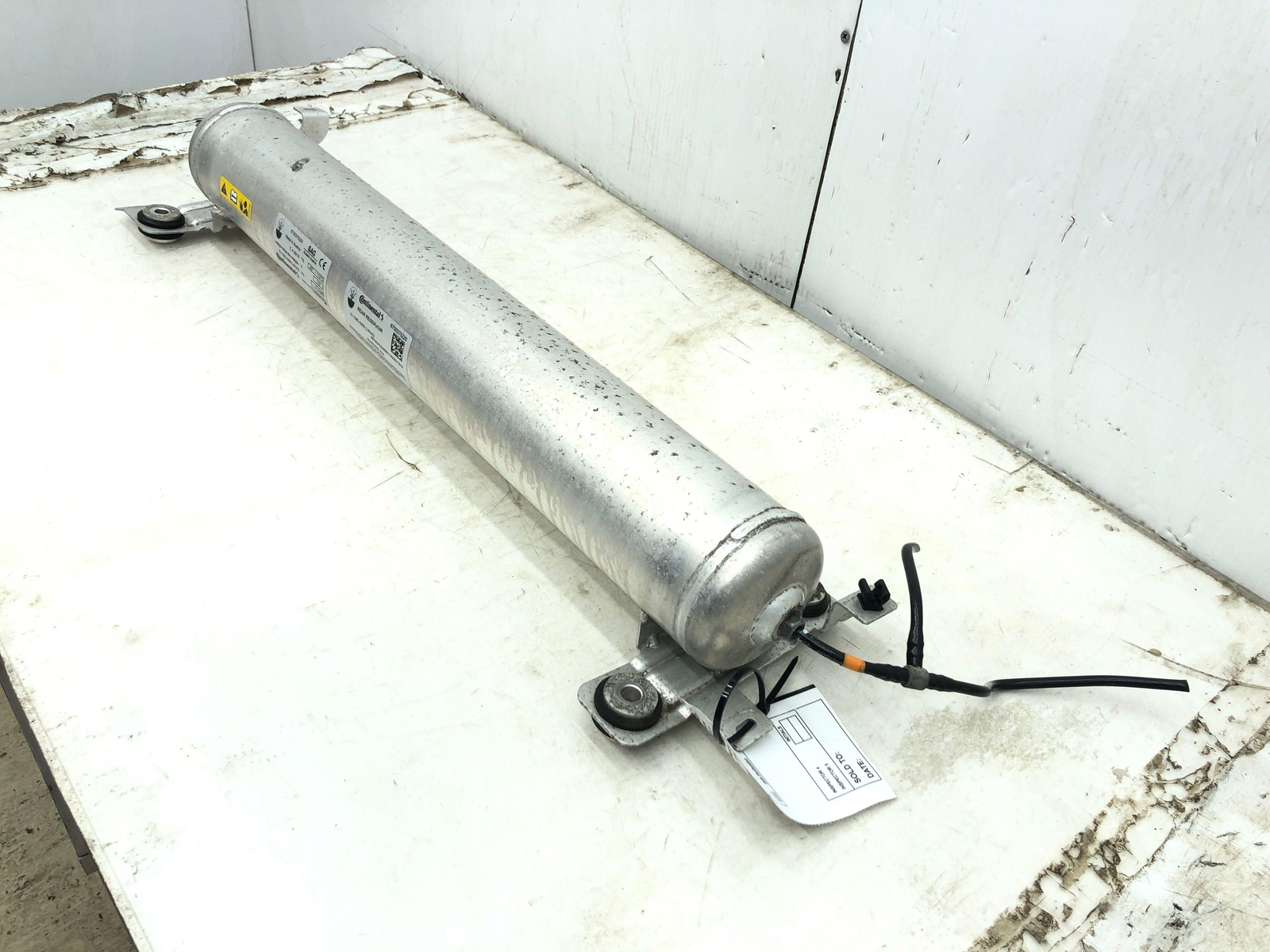 2017-2020 MASERATI LEVANTE M161 AIR RIDE SUSPENSION RESERVOIR TANK 6700375220