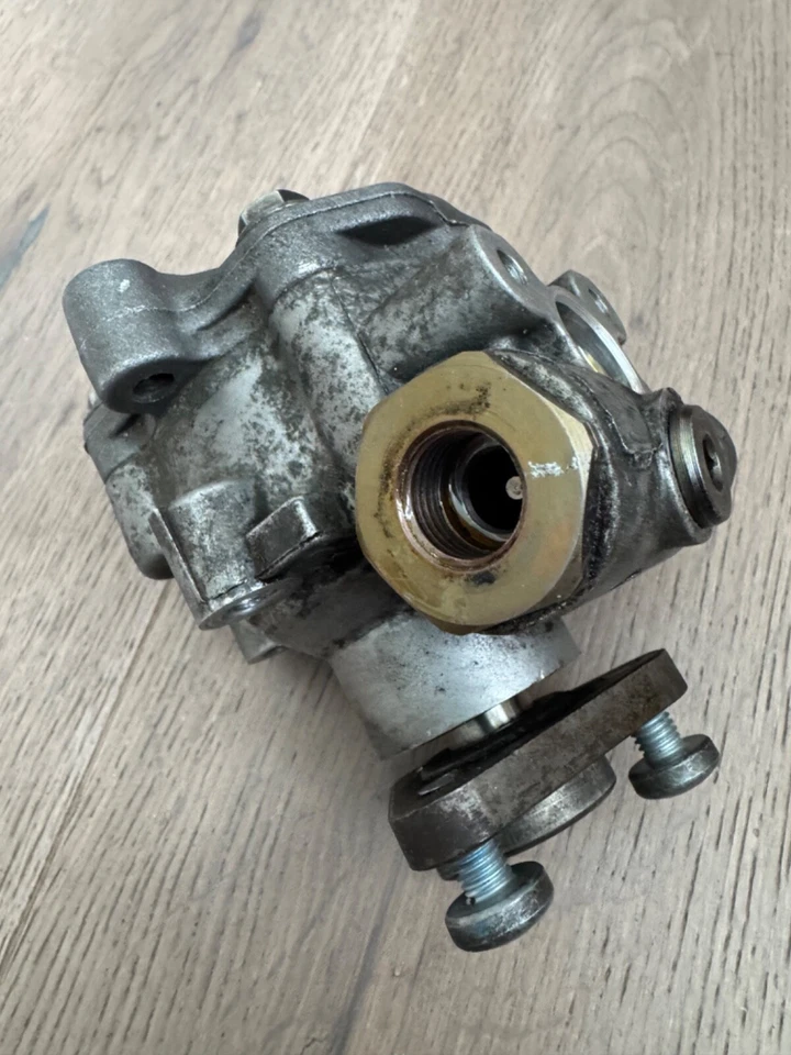 2003-06 Porsche Cayenne S Turbo 4.5 V8 power steering pump w Gates rebuild kit - Image 3 of 4