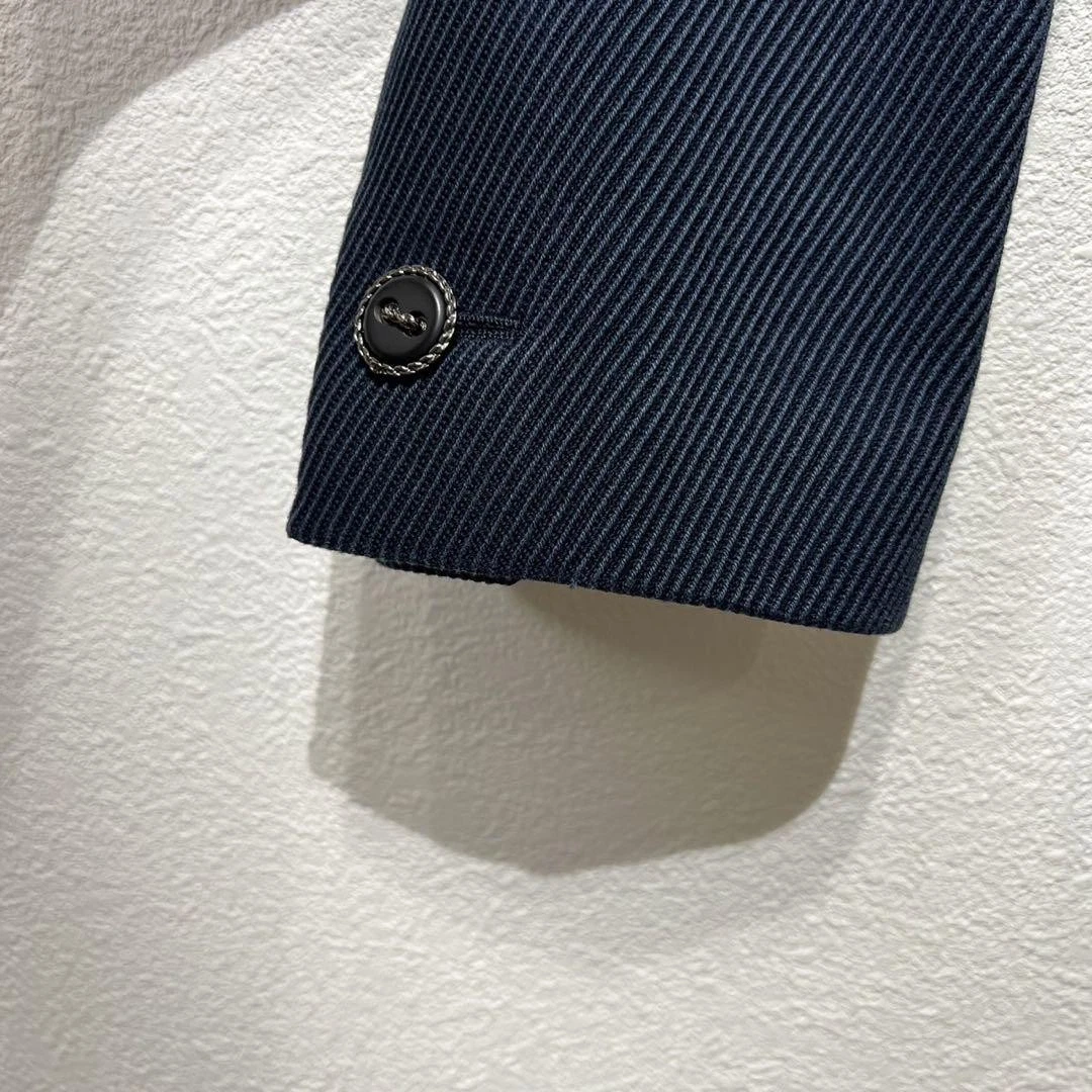 Rara giacca Chanel collo aperto marchio Coco catena monogramma