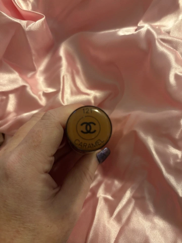 Chanel Vitalumiere Aqua Makeup Foundation Spf 15 - 121 Carmel AUTHENTIC - Image 2 of 2