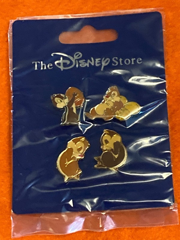 3753    Japan - Chip and Dale - Nuts Set