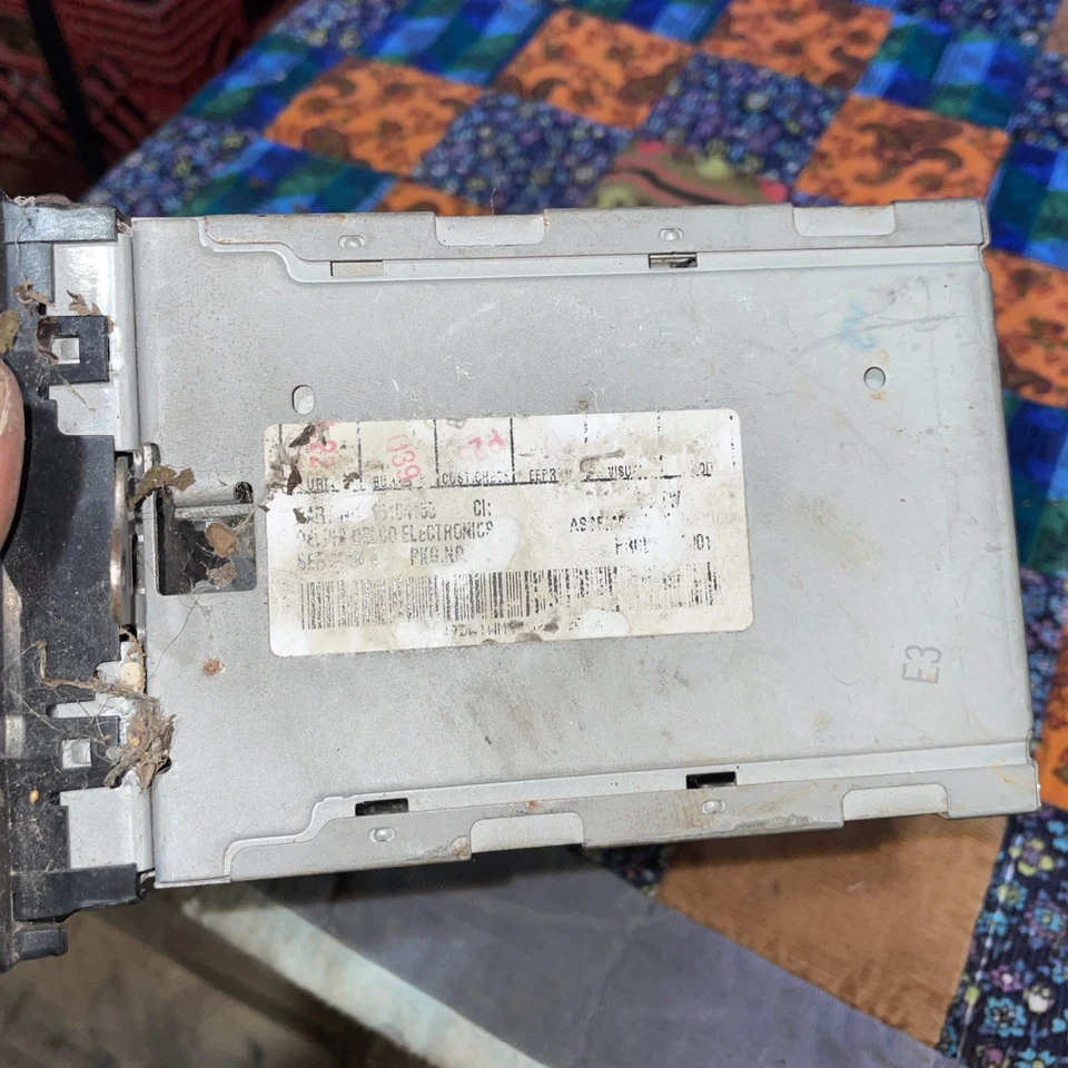  Delphi Delco GM  Radio Stereo CD player Deck OEM Chevy  - Image 3 of 4