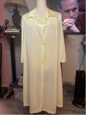 Vintage Vanity fair yellow gown buttons tricot all nylon-USA sz. Large satin