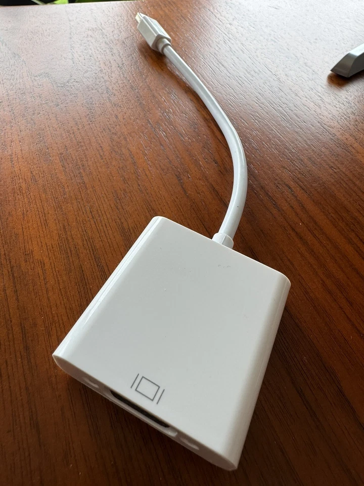 Apple Mini Display Port Thunderbolt to VGA Adapter - Image 3 of 4