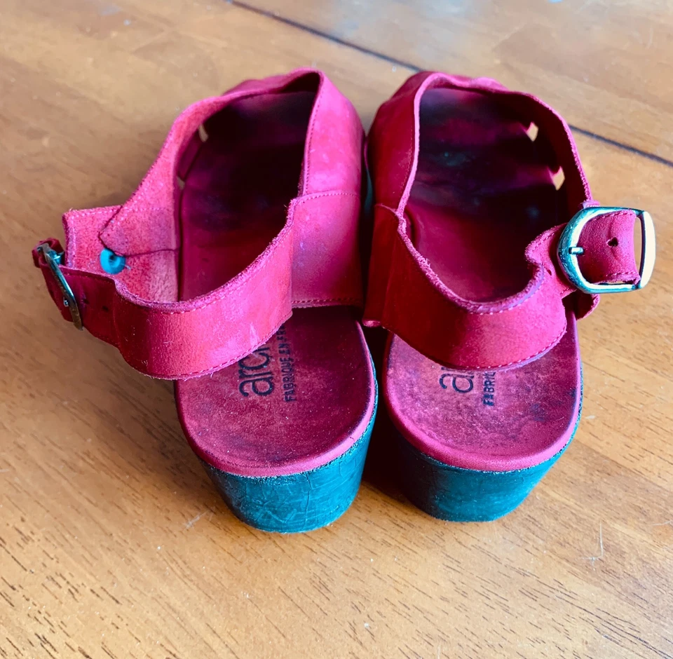 Sandalias para mujer Arche hechas en Francia gamuza roja punta abierta talla 39 (US 8) Foto 4 de 4