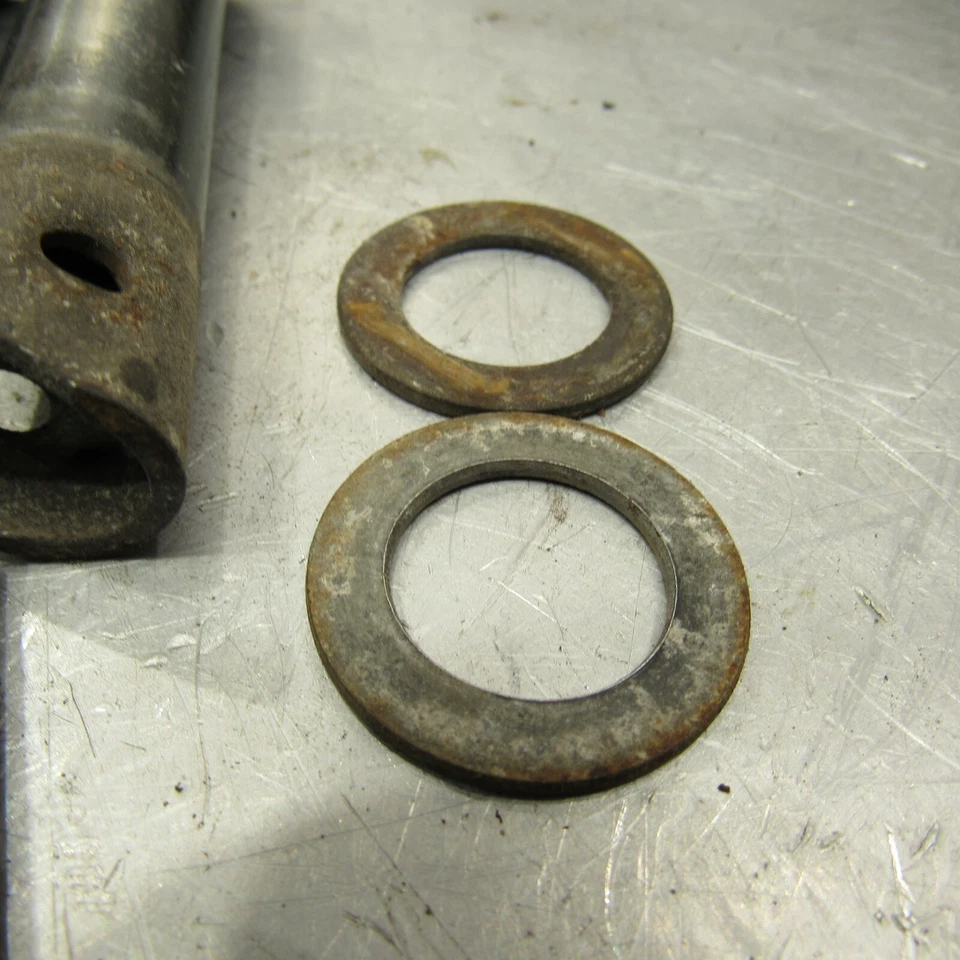 Reposapiés trasero izquierdo derecho Suzuki GS550E 1978 1979 CLAVIJA PASO A PASO Foto 4 de 4