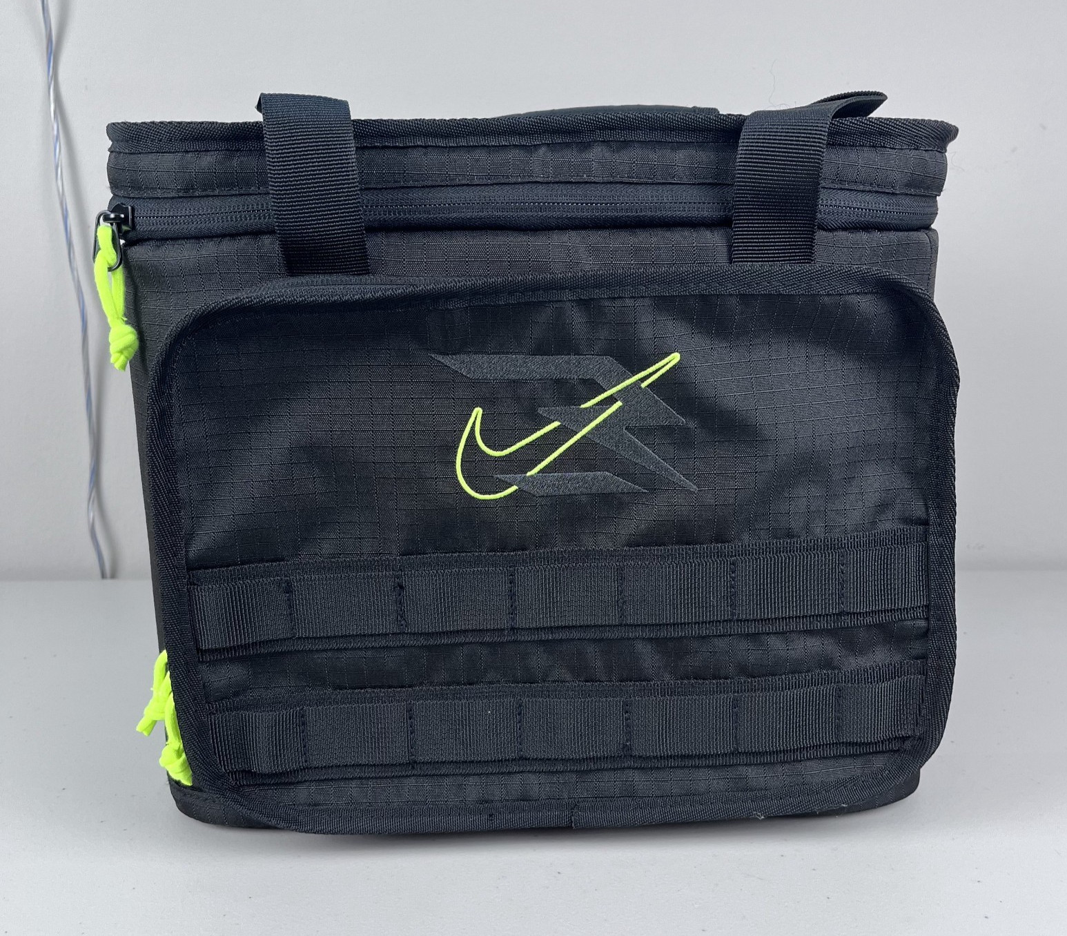 Nike Insulated Lunch Bag With Adjustable Shoulder Strap 9AT9