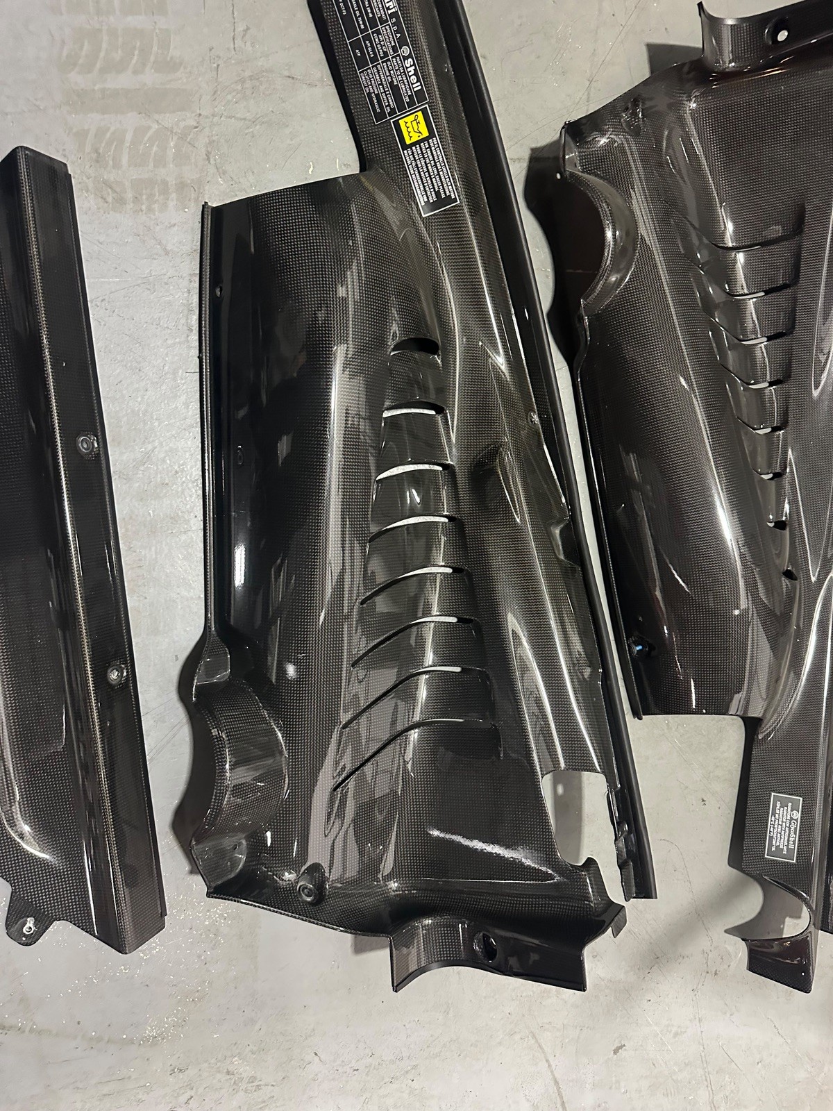 Ferrari OEM 78201700 Juego de paneles laterales de vano motor en fibra de carbon