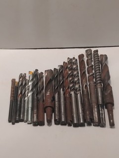 Konvolut alte Spiralbohrer verschiedene Stein Metall gesamt 18stck.