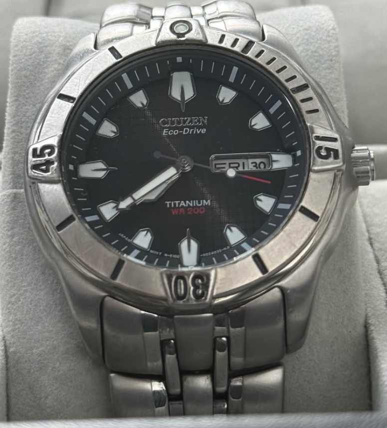 Watch... E100-S011922 200m Best Titanium  Price Vintage Diver Eco-drive Citizen - vintagewatches.pk