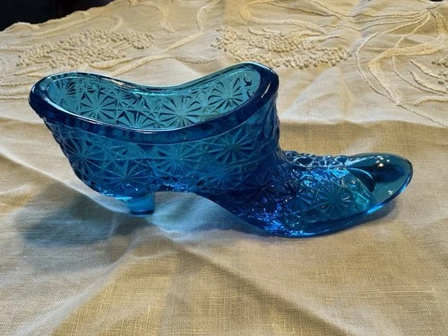 Fenton COLONIAL BLUE DAISY AND BUTTON Glass Slipper Shoe