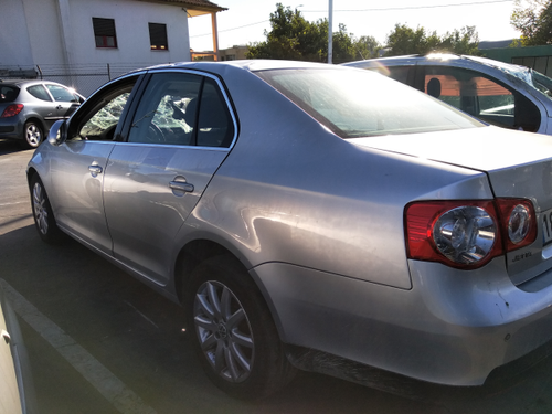 1K0953519B wischermotor vorne at für VOLKSWAGEN JETTA III (1K2) 1.9 TDI 2004 - 第 6/8 張圖片