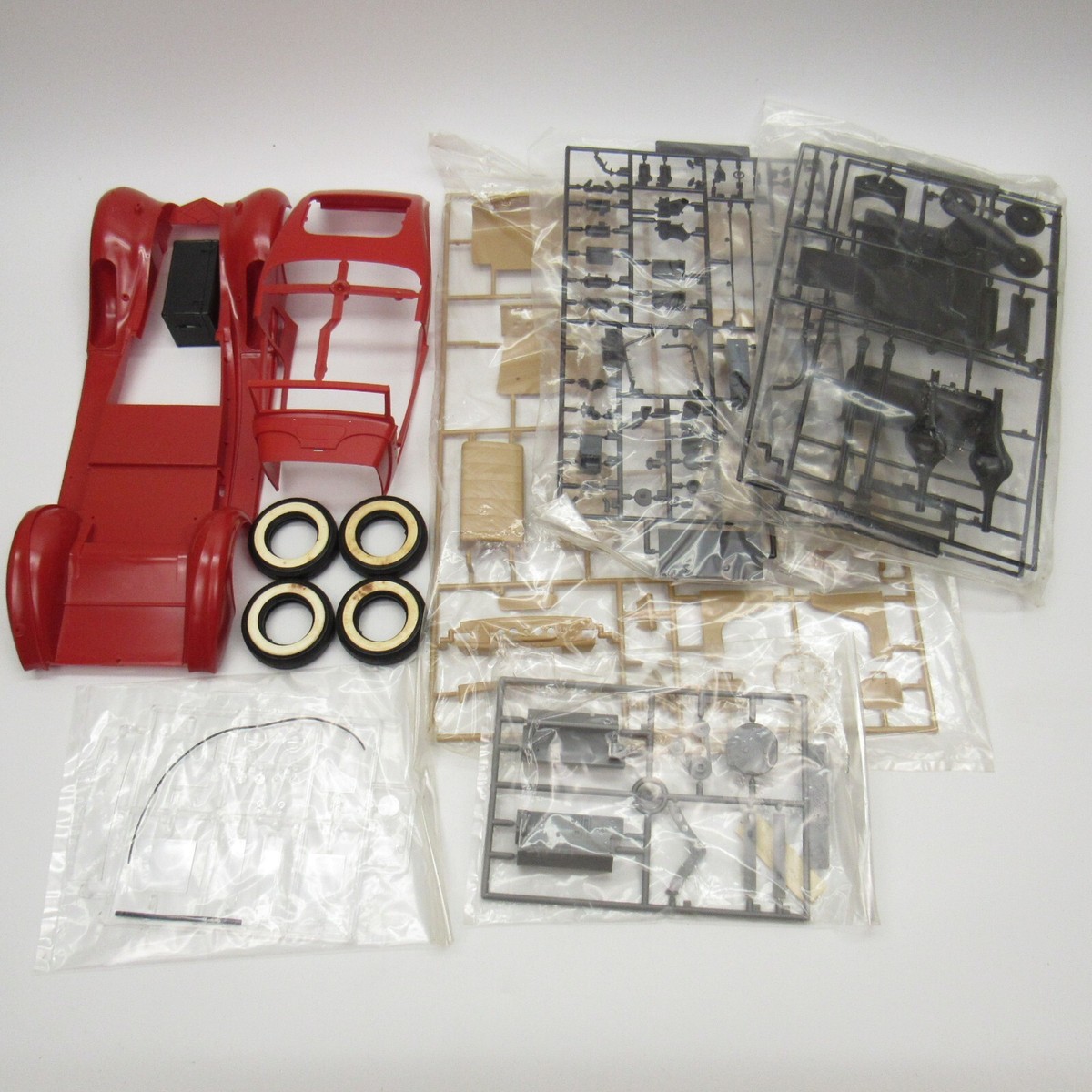Entex 1937 Packard Coupe Roadster 1/16 Model Kit 12 Cylinder