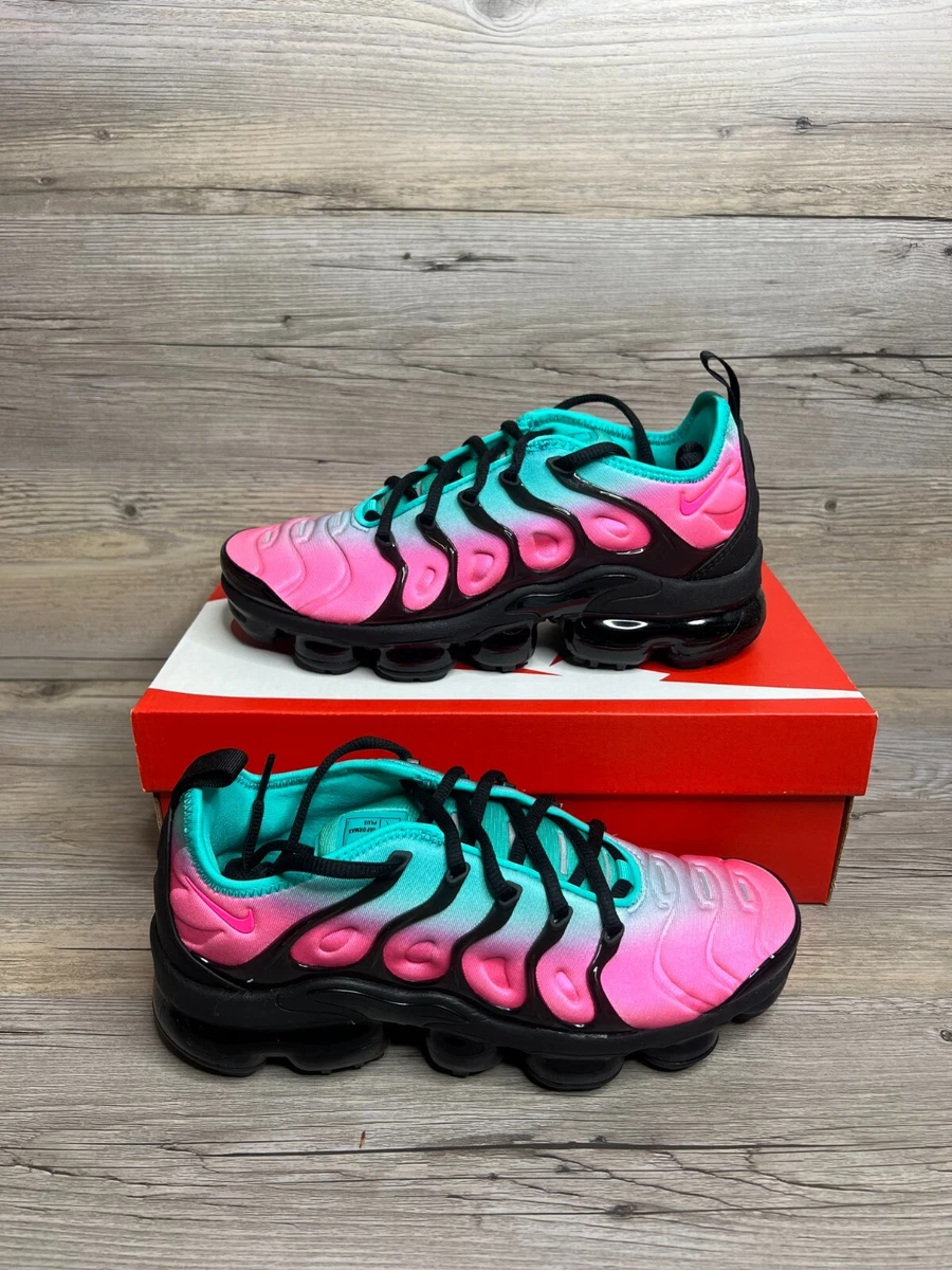 Nike vapormax plus hotsell preto com rosa