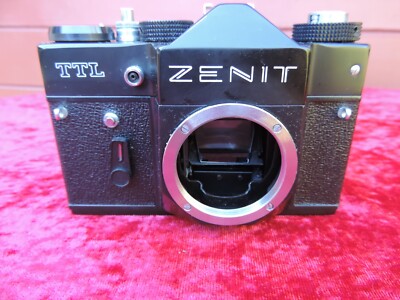 Zenit TTL, Gehäuse / Body