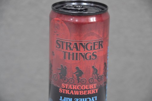 Stranger Things StarCourt Upside Down Strawberry Lychee Rift Dose Drink 330ml Neu - Bild 2 von 10
