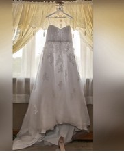 White Lace Sweetheart A-Line Sleeveless Tulle Full-Length Wedding Dress
