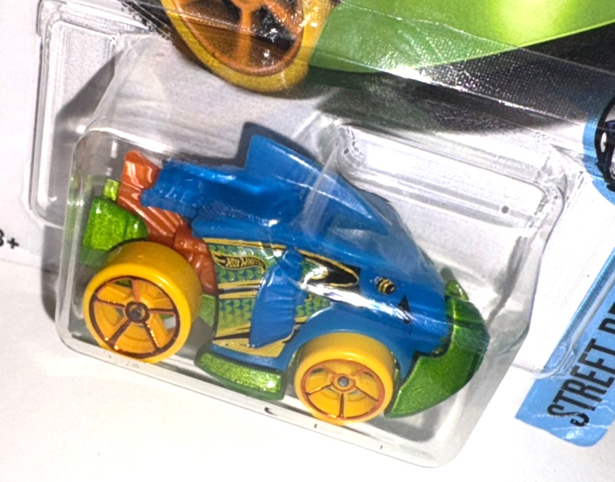 2015 HOT WHEELS Piranha Terror Street Beast Series #7/19 Blue and Green Version