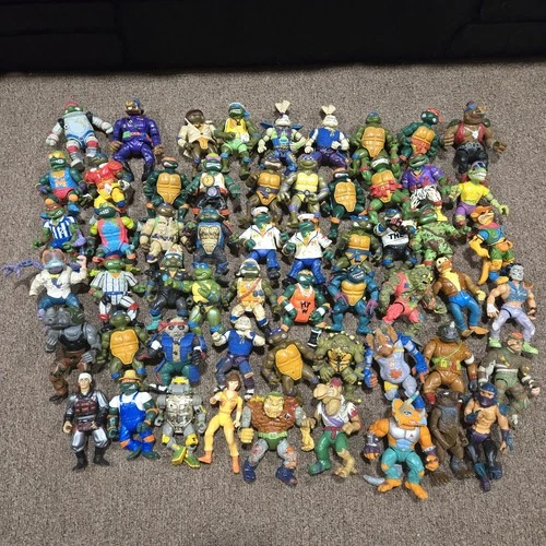 Huge Lot of Vintage 90's Teenage Mutant Ninja Turtles (TMNT) Action Figures