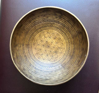 Gravierte Tibetische Messing Klangschale Blume des Lebens OM 22cm 1345 Gramm