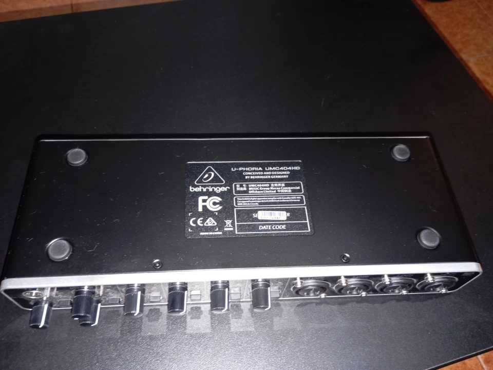 Behringer UMC404HD Interfaccia Audio con Preamplificatori Midas Mic 192KHz -... - Immagine 4 di 4