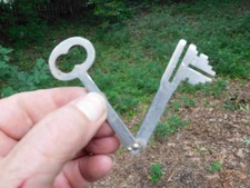 5.35 Antique Folding Skeleton Key M.w. Co. 5.35 Antique Folding Skeleton Key M.w. Co.